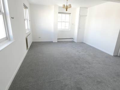 Newly decorated one bed spacious flat, Bow E3 Main Photo
