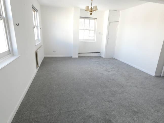 Newly decorated one bed spacious flat, Bow E3 Main Photo