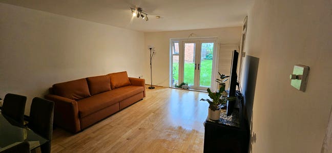 Double room in 2 bed flat to rent  Main Photo