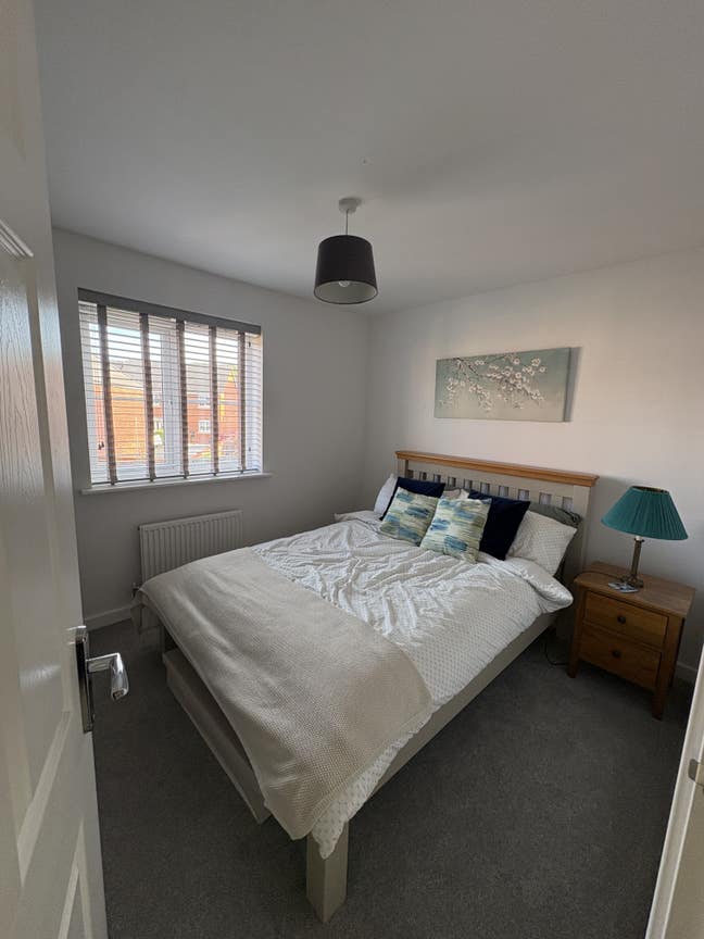 Double Room Available in a 2 bed, 2 bathroom House Main Photo