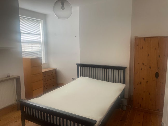 Lovely spacious double room to let in Clacton Main Photo