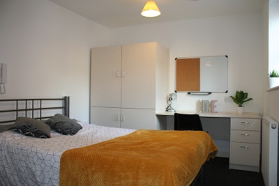 3 Double Bedroom Apartment Near City Centre Main Photo