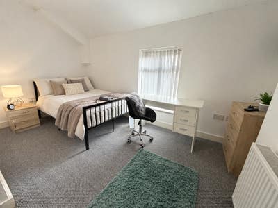En-suite rooms available now Main Photo
