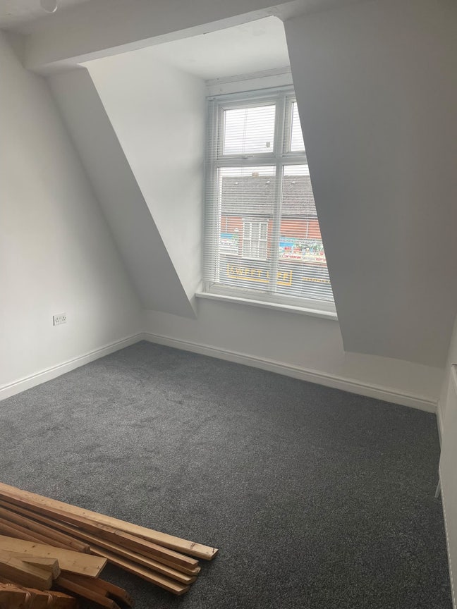Flat above beauty salon  Main Photo