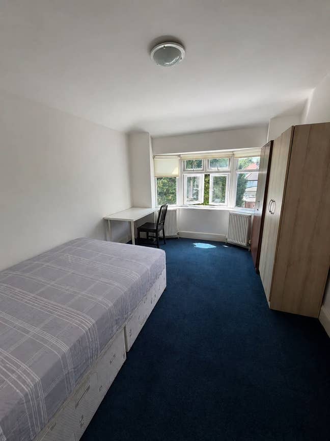 Room few min walk Middlesex uni /Bills incl.&pound;880pm Main Photo