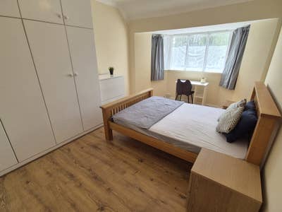 Large double room in Wembley  Main Photo