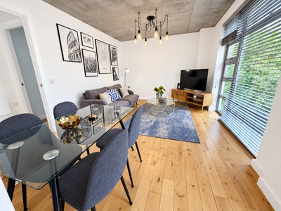 Available Now-5* X 2B1B-10M Old Street/20 Angel Main Photo