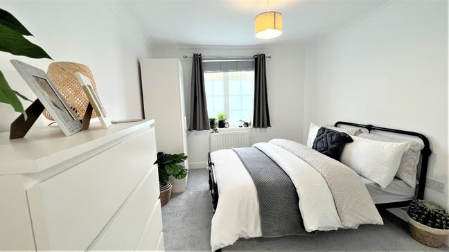 Double Bed | Deposit Free Option Main Photo