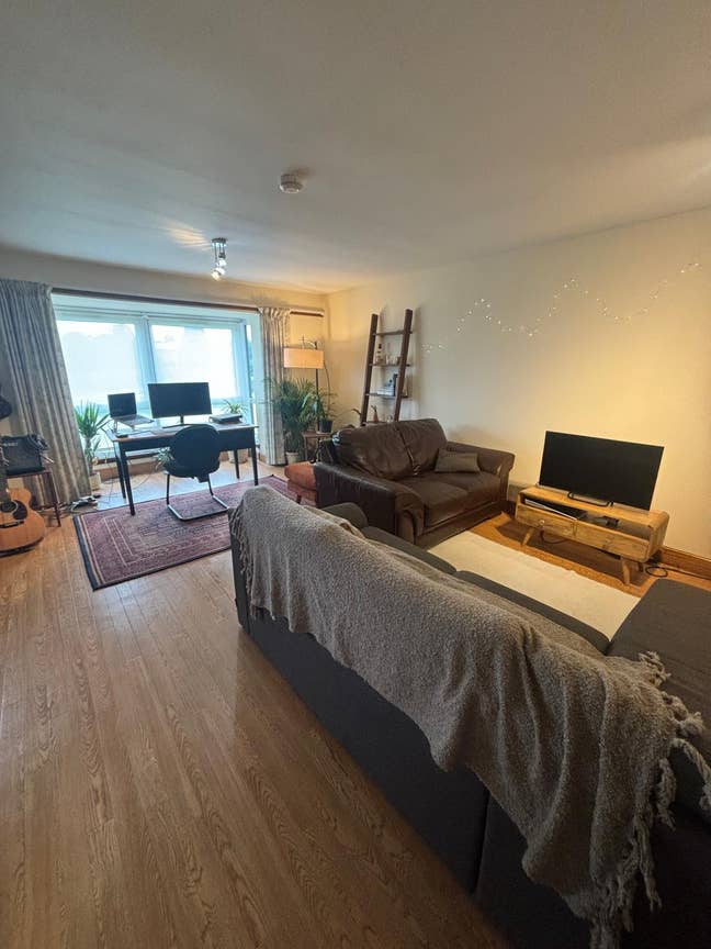 Stunning two bed apartment in the West End  Main Photo