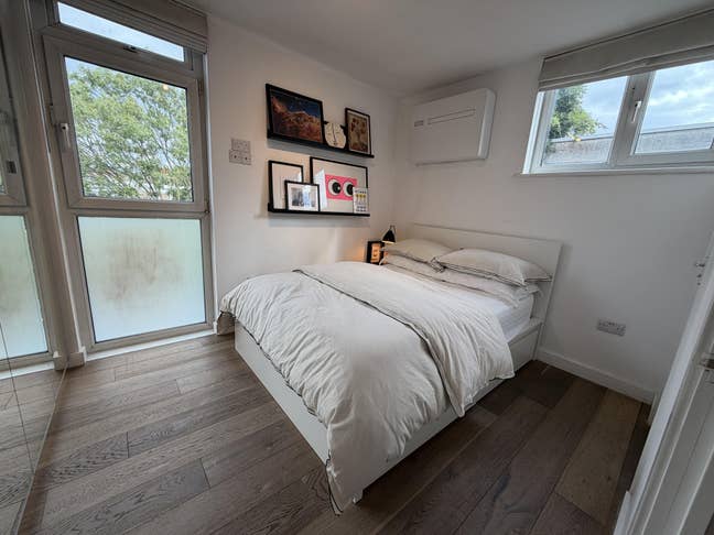 Refurbed, air conditioned, en-suite double room Main Photo