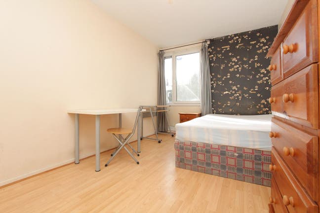 Spaced double room by Mile end/ Victoria park  Main Photo