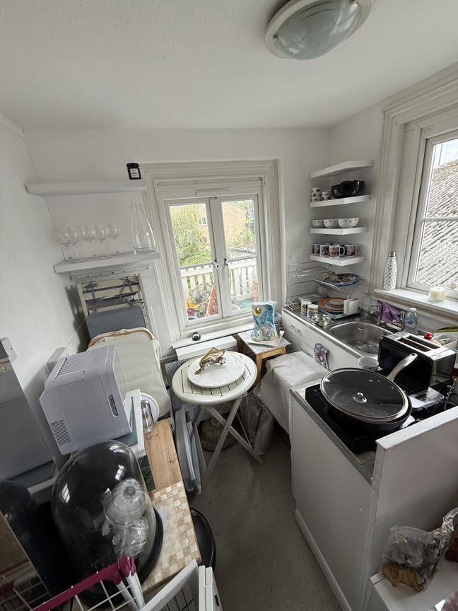 Studio bedsit room with kitchen and ensuite  Main Photo