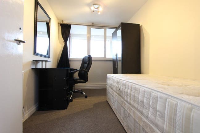 A bright and well-presented double room available  Main Photo