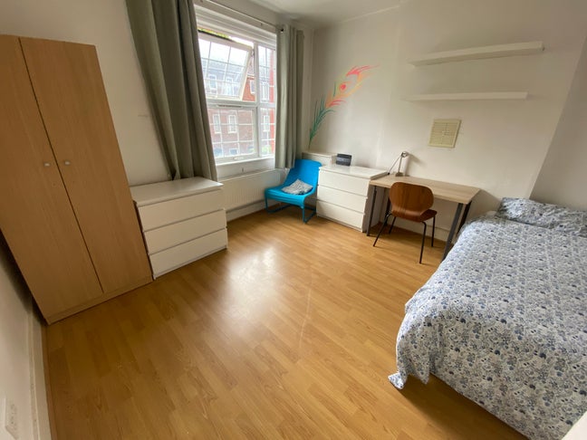 Zone 1 ! Perfect Location !  Amazing Flat!  Main Photo