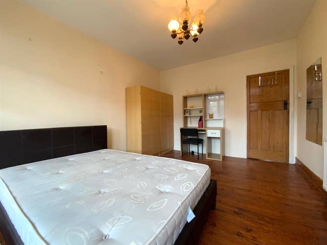 4 Bedroom House W3 Main Photo