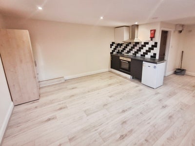 Newly Refurbished Self Contained Studio Flat Main Photo