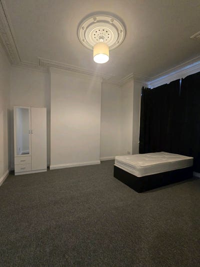 Beautiful Room in London, Furnished Main Photo