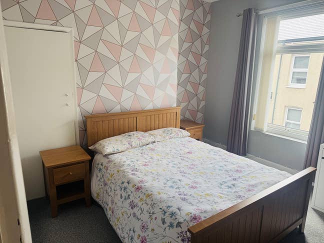 Large double room for a female -ALL BILLS Included Main Photo