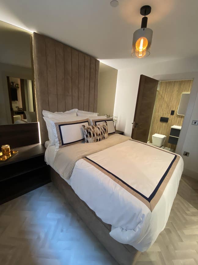 Premium Luxury 1 Bedroom Apartment - Available Now Main Photo