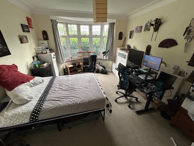 Large double bedroom, plenty of space. Main Photo