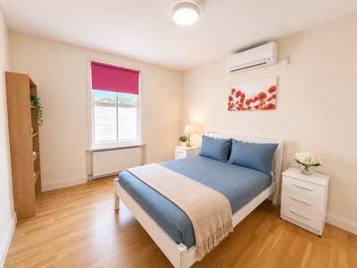 Two Bedrooms and Two Bathrooms Flat with AC Main Photo