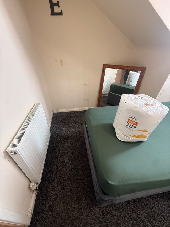 Double Room Leeds - Benefits Welcome Main Photo
