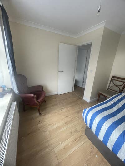 Bright Double Room in Friendly Home – Bills Includ Main Photo