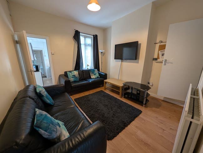 Available Now | Three Bedroom Student House Main Photo