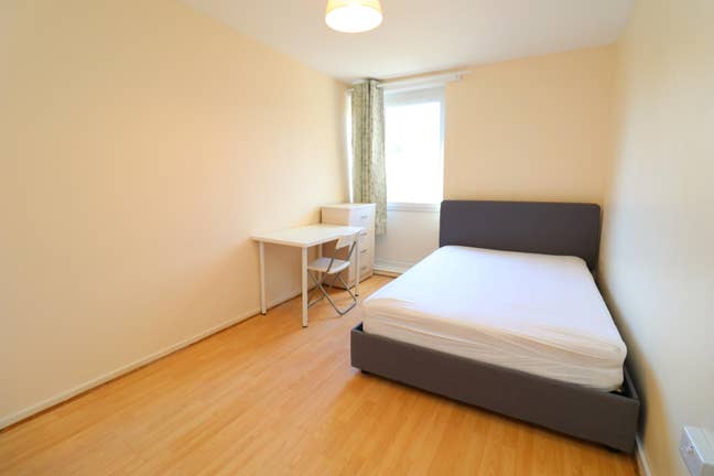 Modern Property in Bow - 4 Beds Flat  Main Photo