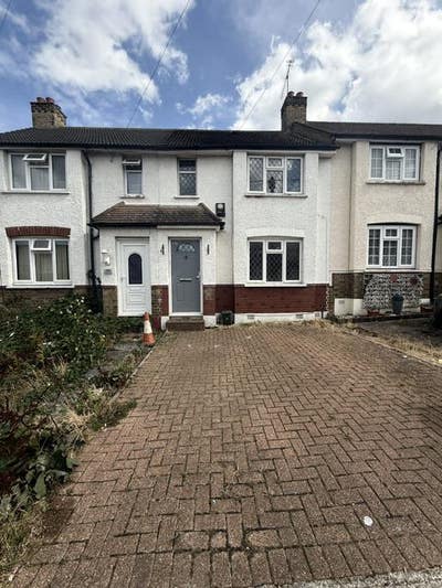 3-Bedroom Newly Refurbished Home with Garden & Off Main Photo