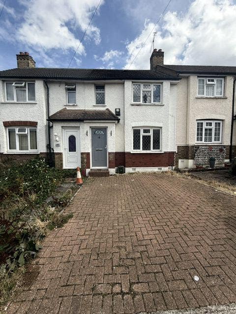 3-Bedroom Newly Refurbished Home with Garden & Off Main Photo