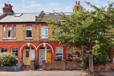 Bills Included - 1 or 2 Bed Maisonette, N16 Main Photo