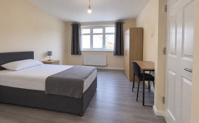 Lovely En-Suite Available in Upper Edmonton Main Photo