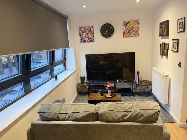 Spacious Studio Flat Share Bills Inc (&pound;630). Main Photo