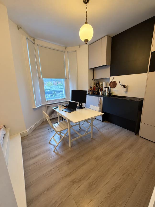 Cosy & modern studio in Queen’s Park  Main Photo