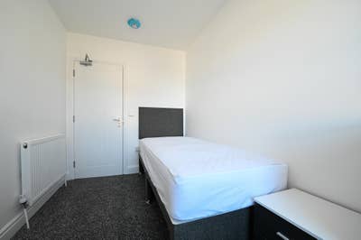 Budget-Friendly Single Room - Ready to Move In!! Main Photo