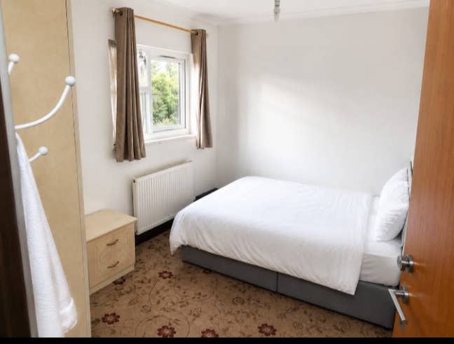 Double Room is available for rent in - E4 9LS Main Photo
