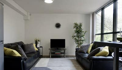 Student Accom: Large En-Suite Room Main Photo