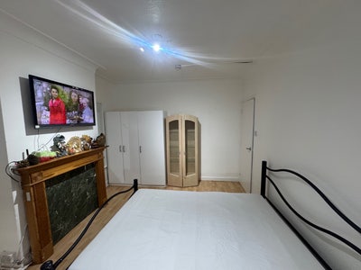 Lovely Furnished Rooms Available Now Main Photo