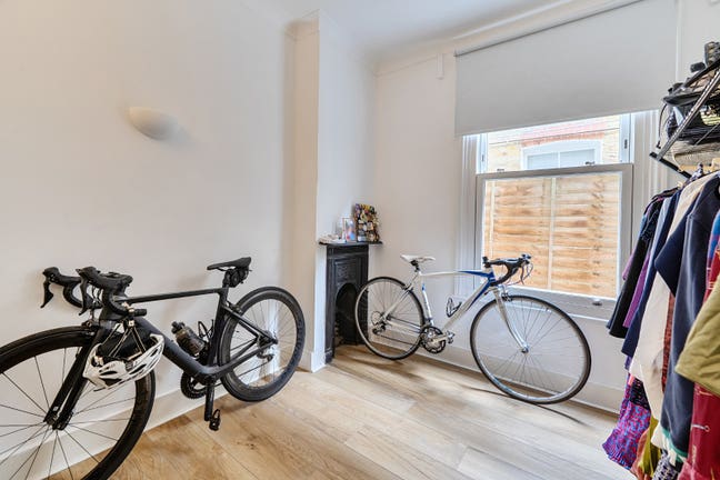 URGENT!! Three bed terrace house with garden Main Photo