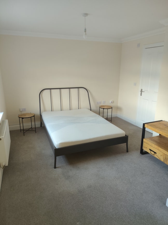 Short term room let available  Main Photo