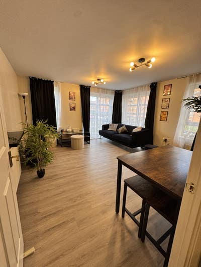 Furnished contemporary 1 bed flat (or as 2 bed) Main Photo