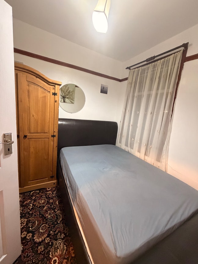 Furnished double  room in ilford  Main Photo