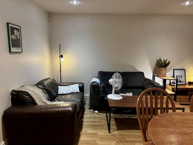 Double bed flat housemate wanted  city centre  Uni Main Photo
