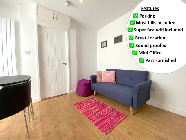 Luxury Apartment, off road parking & micro office Main Photo