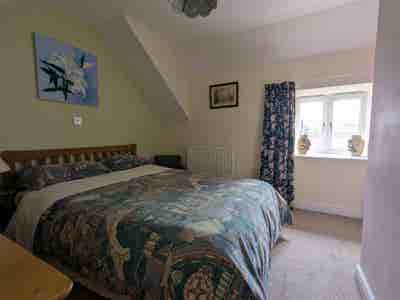 Quiet Mews Cottage – Double Room for Cat Lover Main Photo