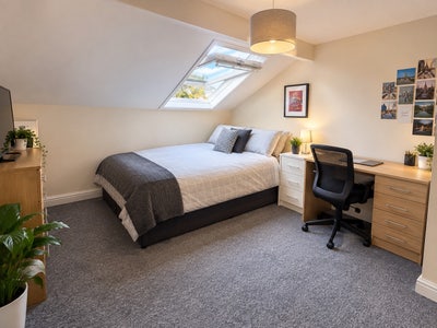 Spacious 9 bed house share - All bills included Main Photo