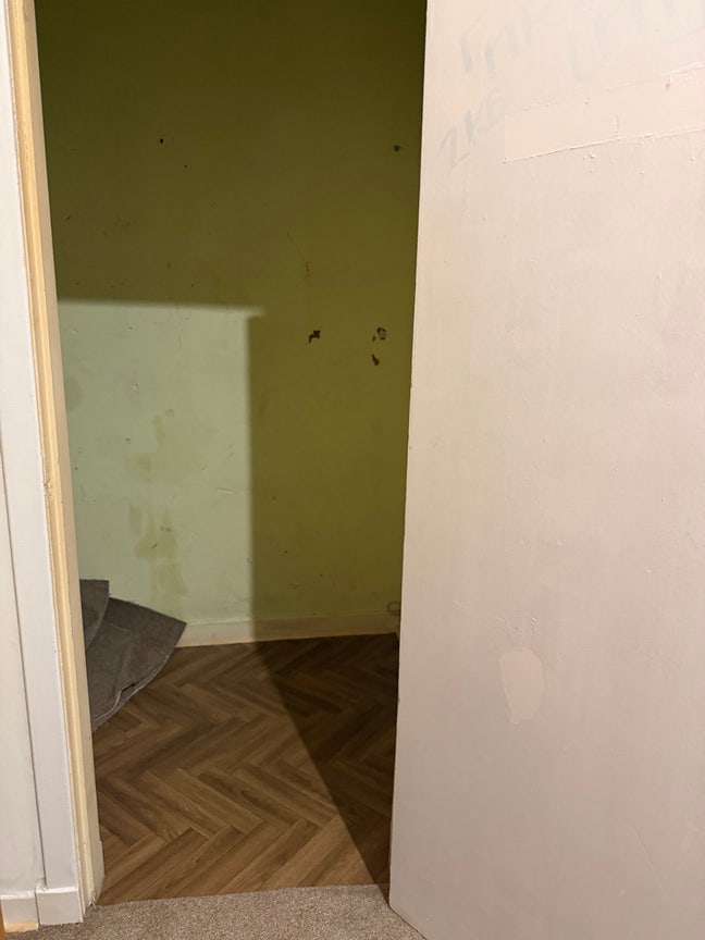 One bedroom available in shared flat  Main Photo