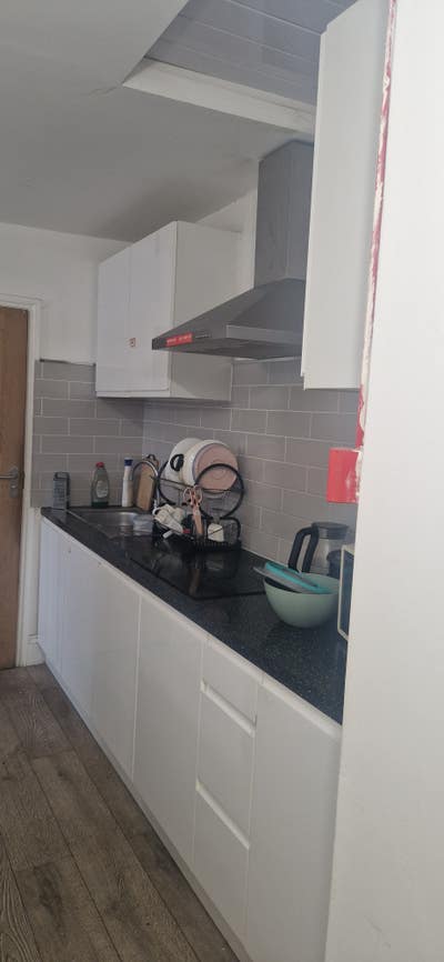 Large Single Room to Let - Flatshare Main Photo