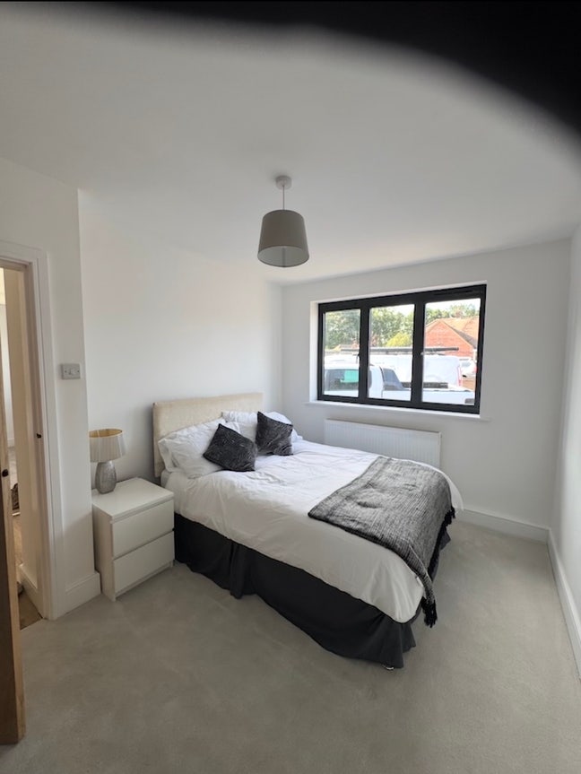 Double Room Available with ensuite Main Photo